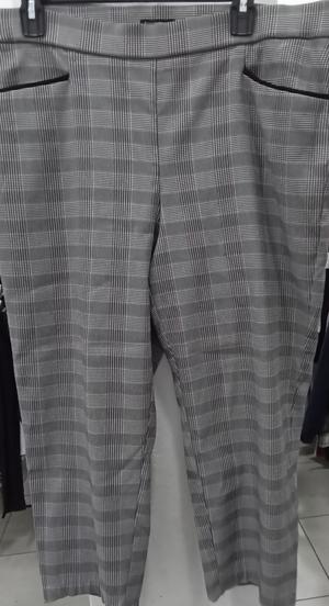 Pantalon Fundamental  Things usado en buen estado 