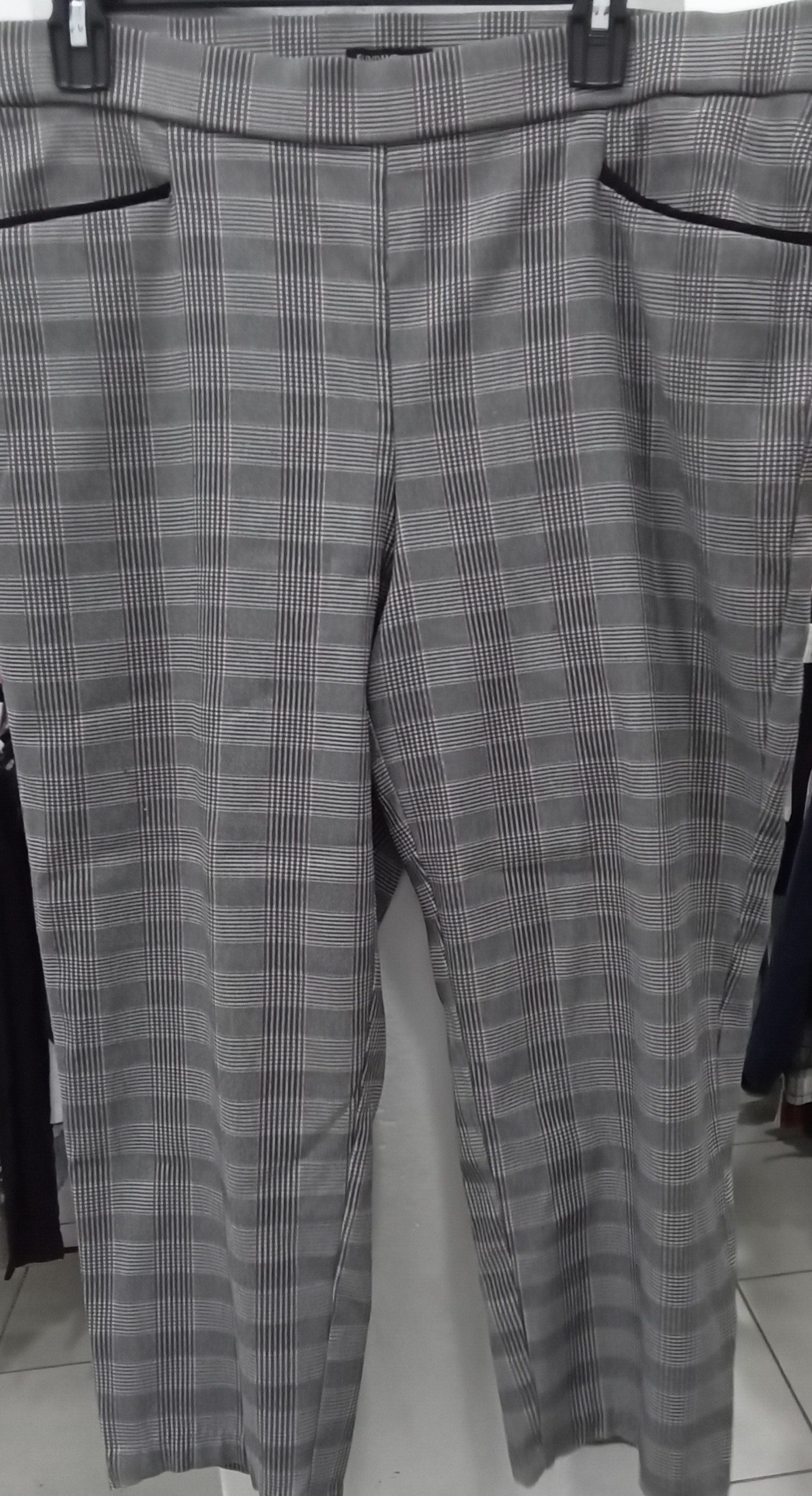 Pantalon Fundamental  Things usado en buen estado 