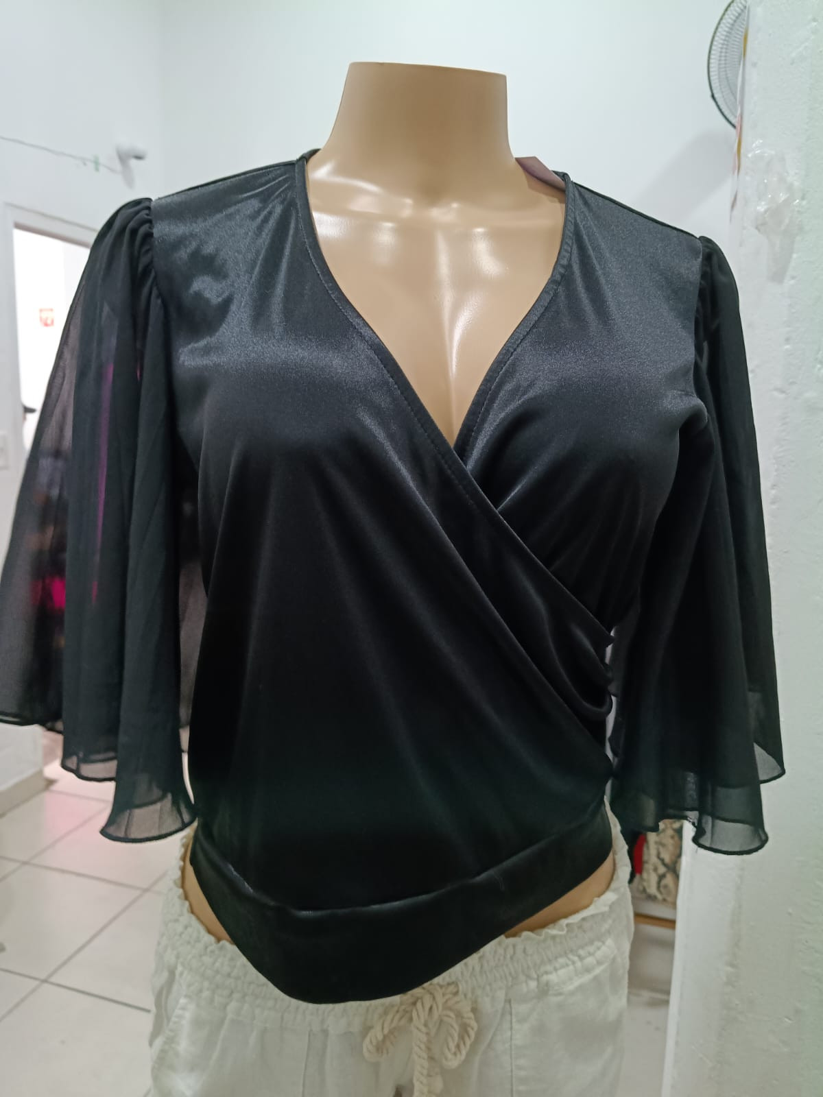 Blusa negra talla S ( nueva )
