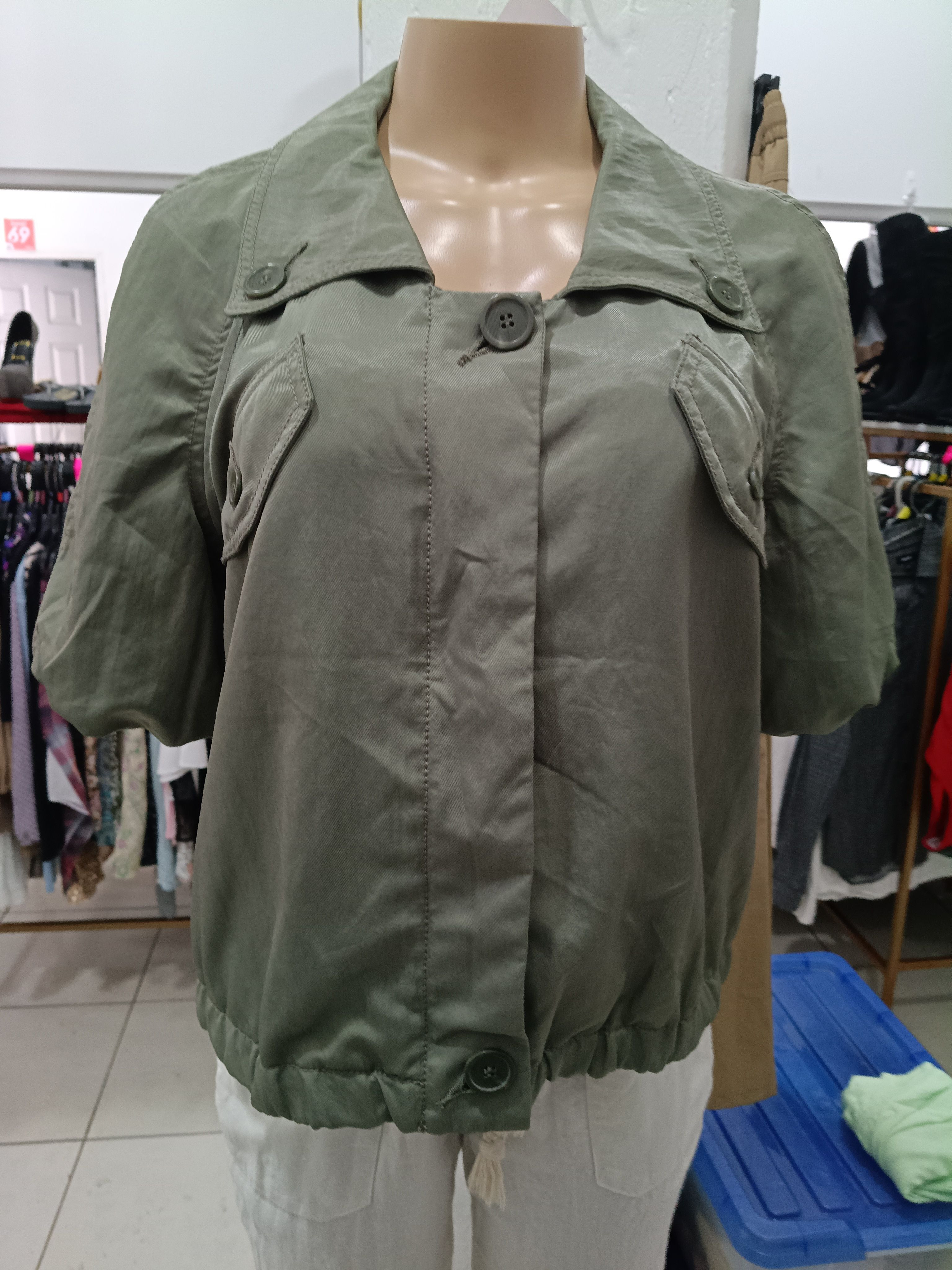 Blusa verde  talla L  (nueva)