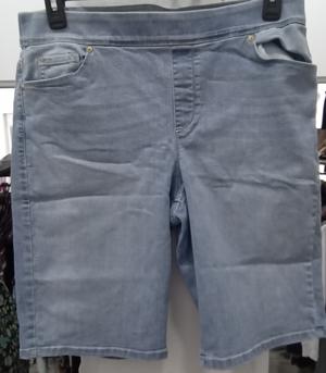 Short Gloria Vanderbilb usadoen. Buen estado