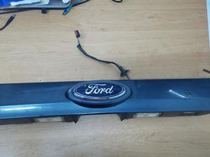 Ford escape 2008-2012 embellecedor compuerta trasera 