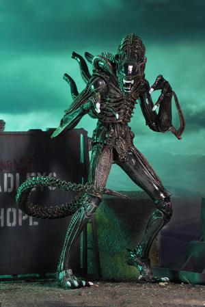 NECA Alien Ultimate Warrior - (1986) Brown Alien
