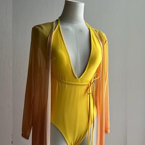Talla S traje de baño color amarillo + salida de baño