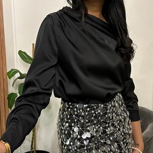 M•L blusa off shoulder satinada negro