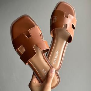  7, 7.5 Sandalia Hrmes color camel