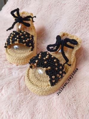 Sandalias con perlas negras