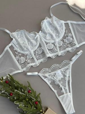 Set blanco Talla S M con bordado floral 