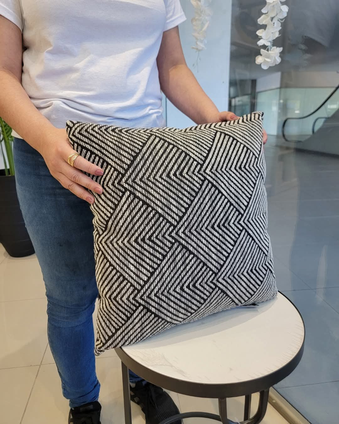 COJIN TRIBAL 45x45cm-NEGRO