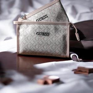 Cosmetiquera Guess doble cierre original