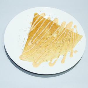 Crepa de jamón, queso crema y salsa chipotle