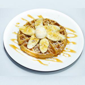 Waffles con banano y nuez