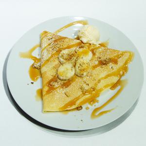 Crepa de banano con dulce de leche y nuez