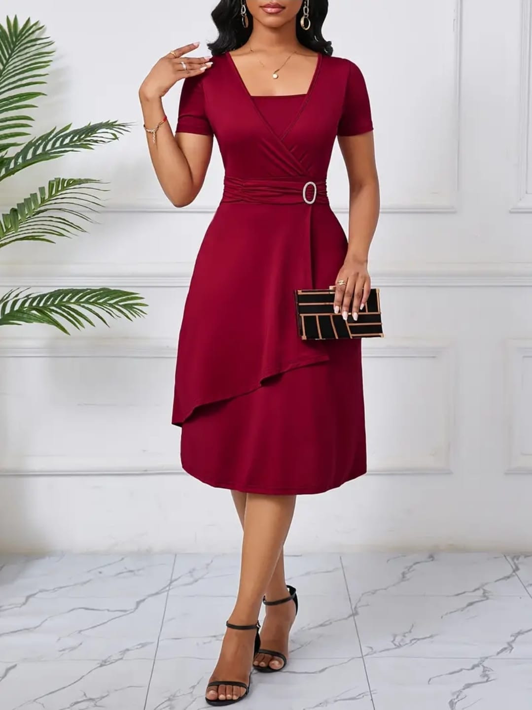 Vestido elegante corte A con cuello cuadrado