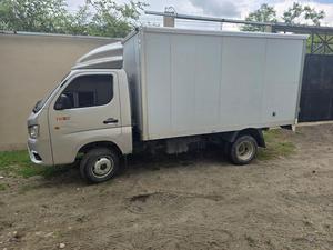 Camión con cajón seco