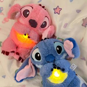 Angela y Stich que respira