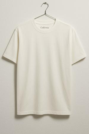 Camiseta con gráficos llamativos