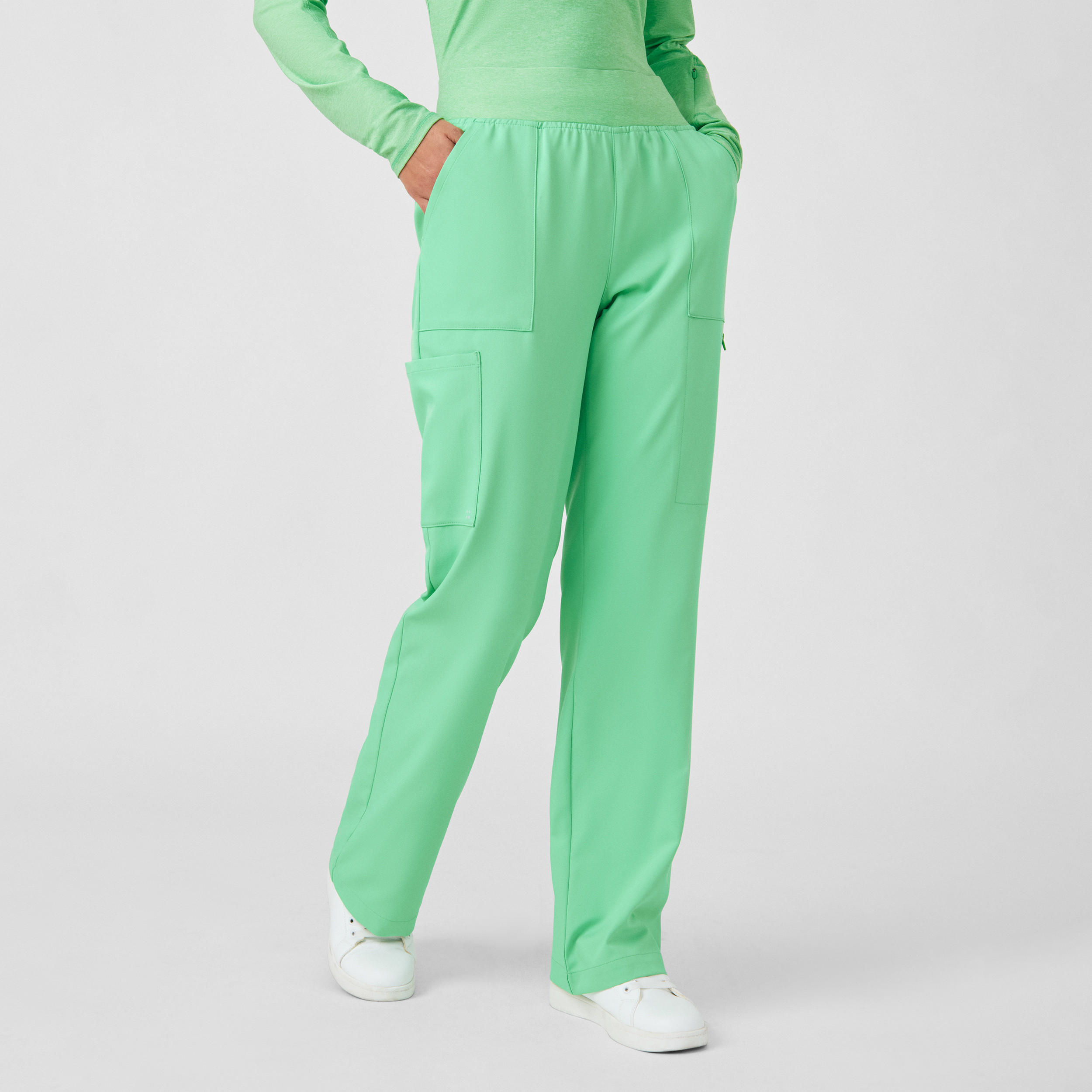 PANTALÓN MÉDICO VIBE WB421 CARGO PARA MUJER 